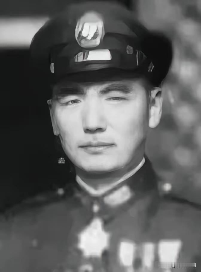 1949年12月，国民党兵团司令李振约军长鲁崇义一同起义，鲁崇义说：“起义我参加