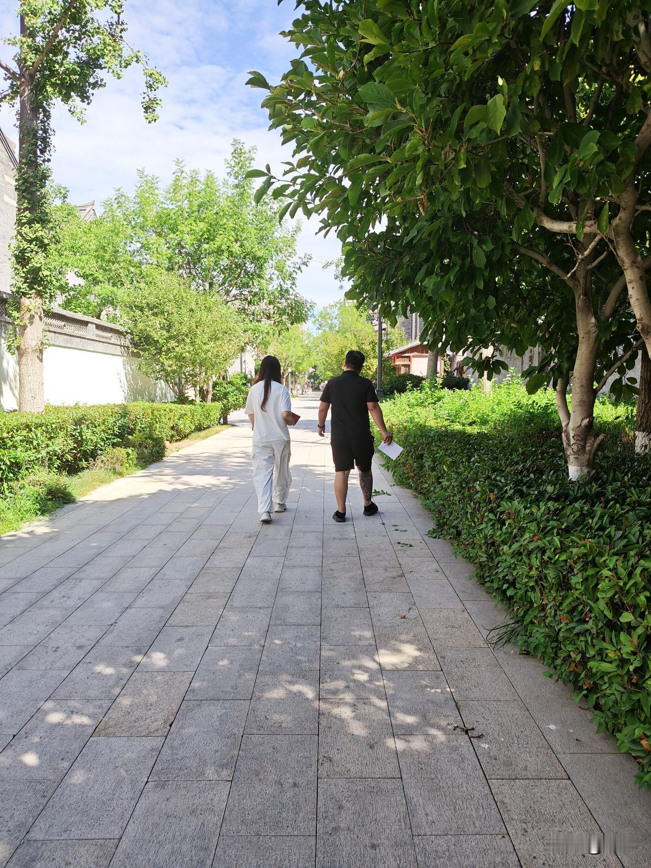 即墨人称呼姑姑和舅舅用儿化音，怎么就感觉有些不尊重…

即墨人称呼舅舅叫做舅（儿