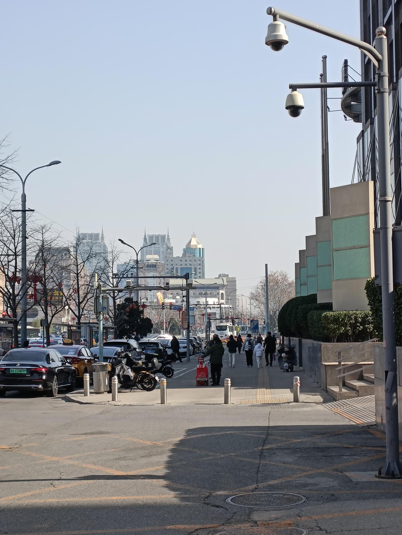 身边人总在为钱发愁，工作成了为生计的妥协。很多人都幻想过，如果不缺钱，就不用早起