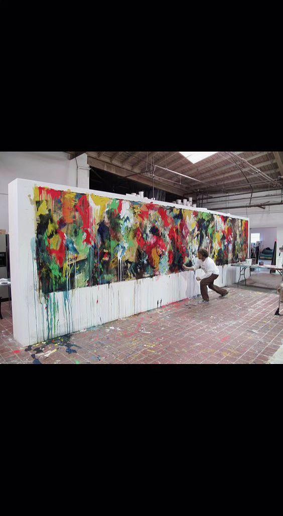 🎨泼洒的色彩在画布上狂欢，每一滴颜料都是不羁的灵魂在舞蹈💃。艺术本就是场孤独