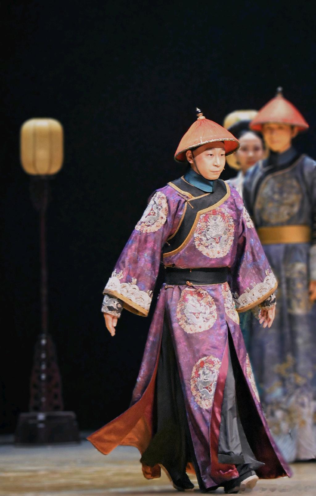 同治十年四月十四日，扬州城爆了一个惊天巨瓜。
时任总兵的陈国瑞正抱着一个扬州瘦马