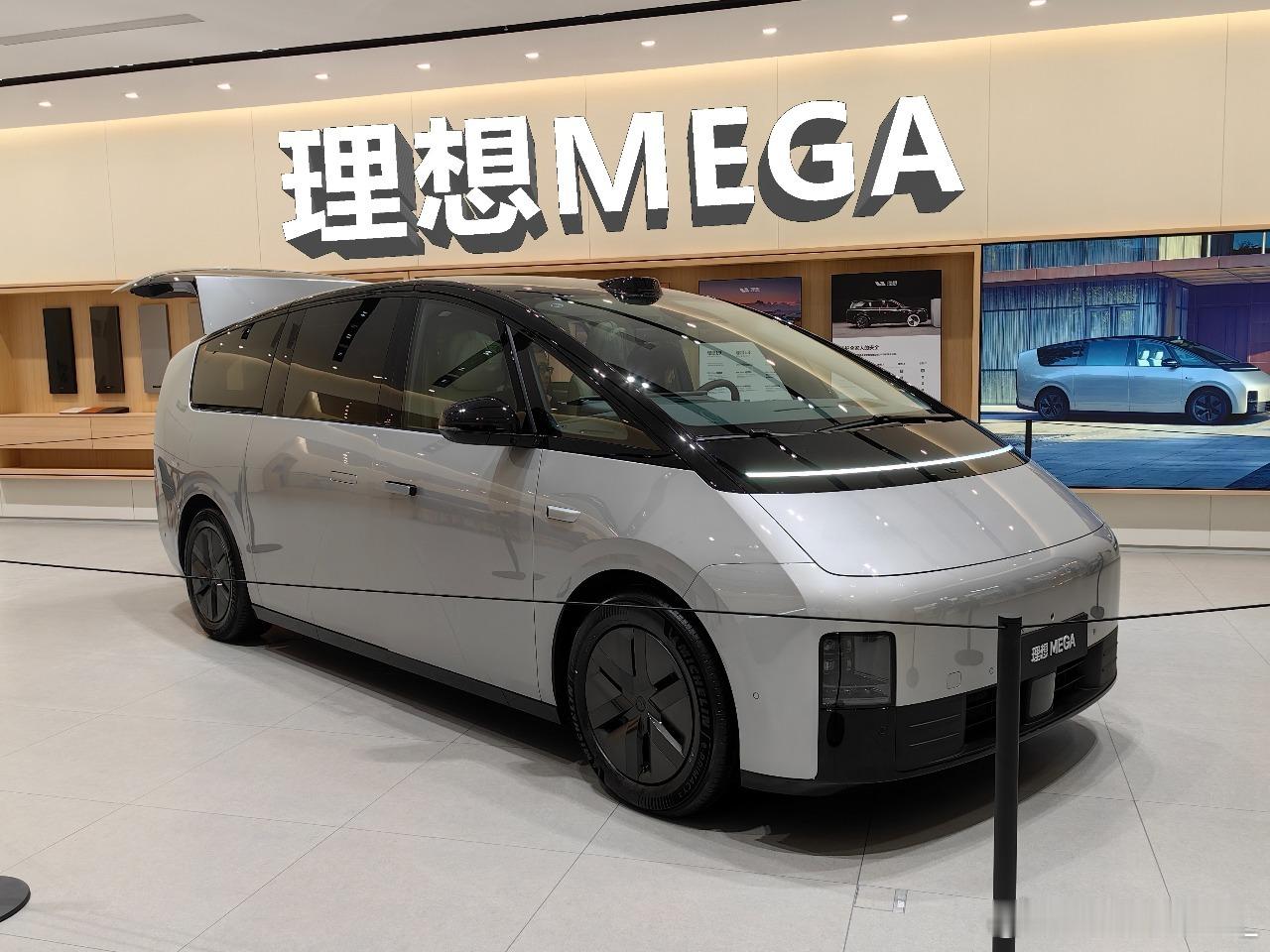 理想新MEGA拿下9月纯电MPV销量第一，卖了2318辆，比8月翻了近7倍。但这