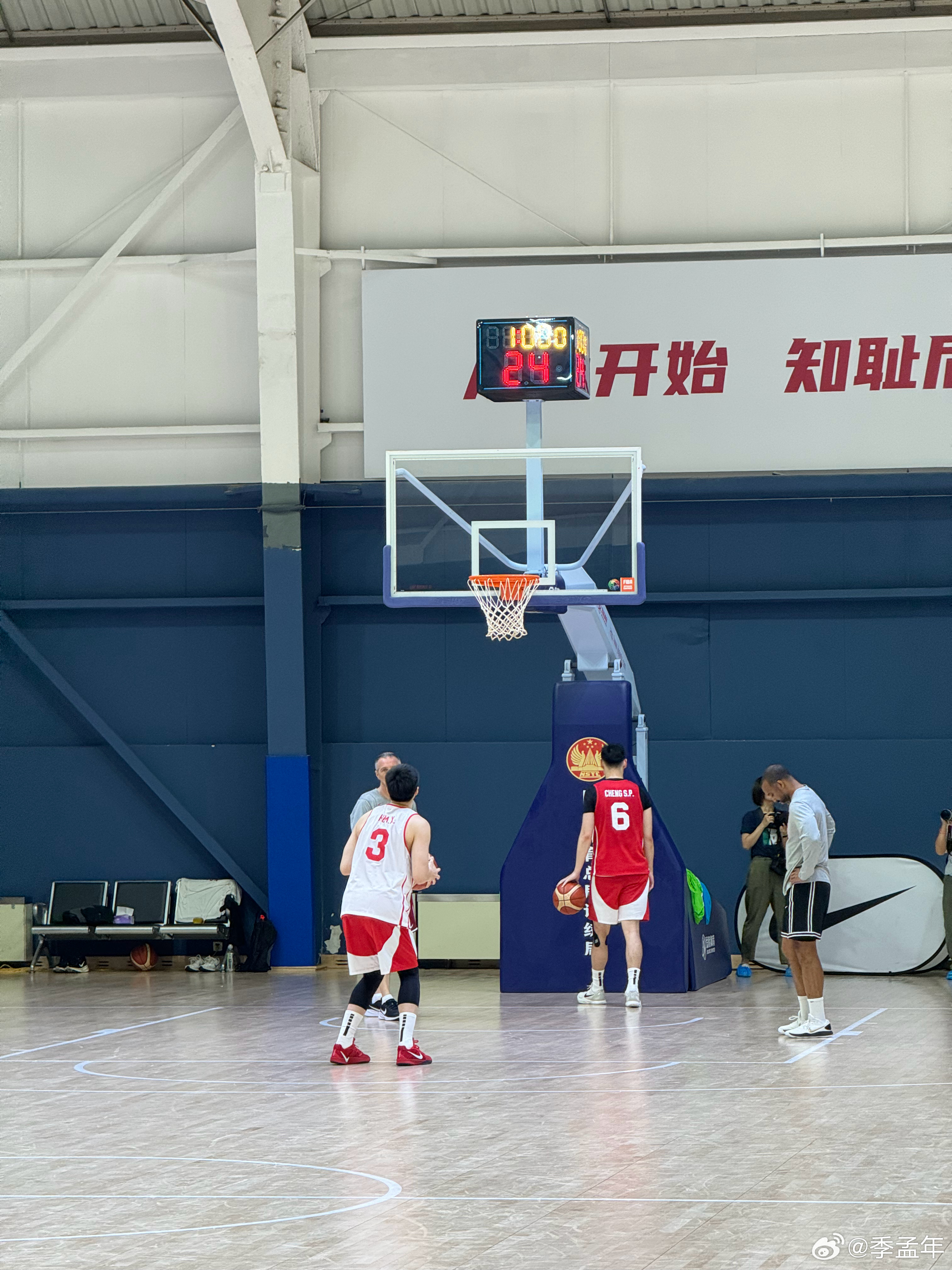 探班一下中国男篮的训练，距离世预赛下一窗口期没几天了。中国男篮