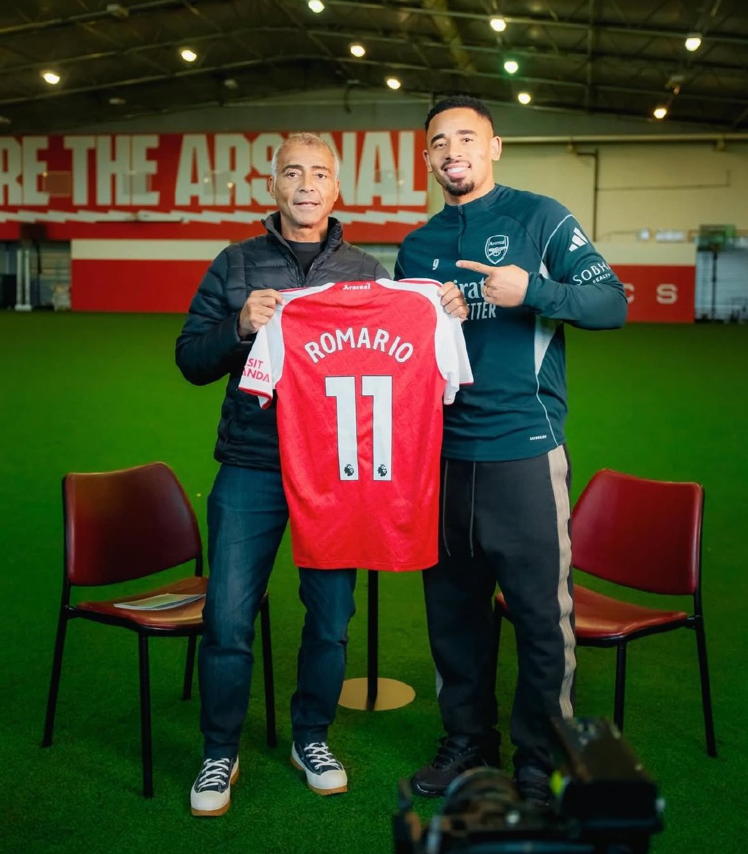 巴西传奇球星罗马里奥昨天造访阿森纳阿森纳 英超联赛 枪手动态