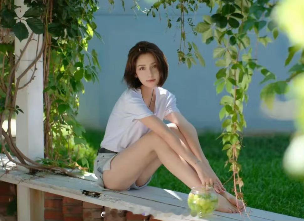 自新疆的00后女演员，这颜值不输迪丽热巴！话说怎么那么像女版罗云熙啊… 