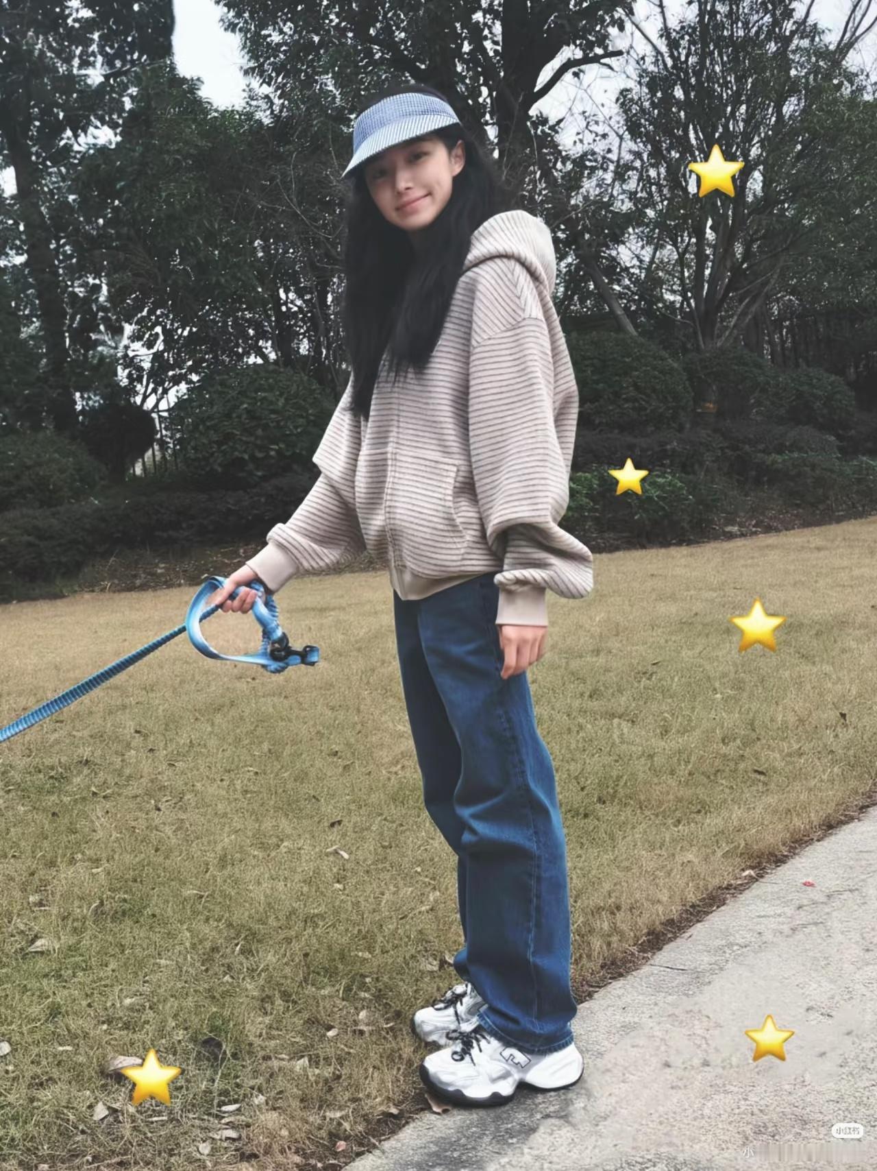 卢昱晓 燕，为什么为什么我没看到过这组照片，你什么时候捞出来，手上那么多照片为什