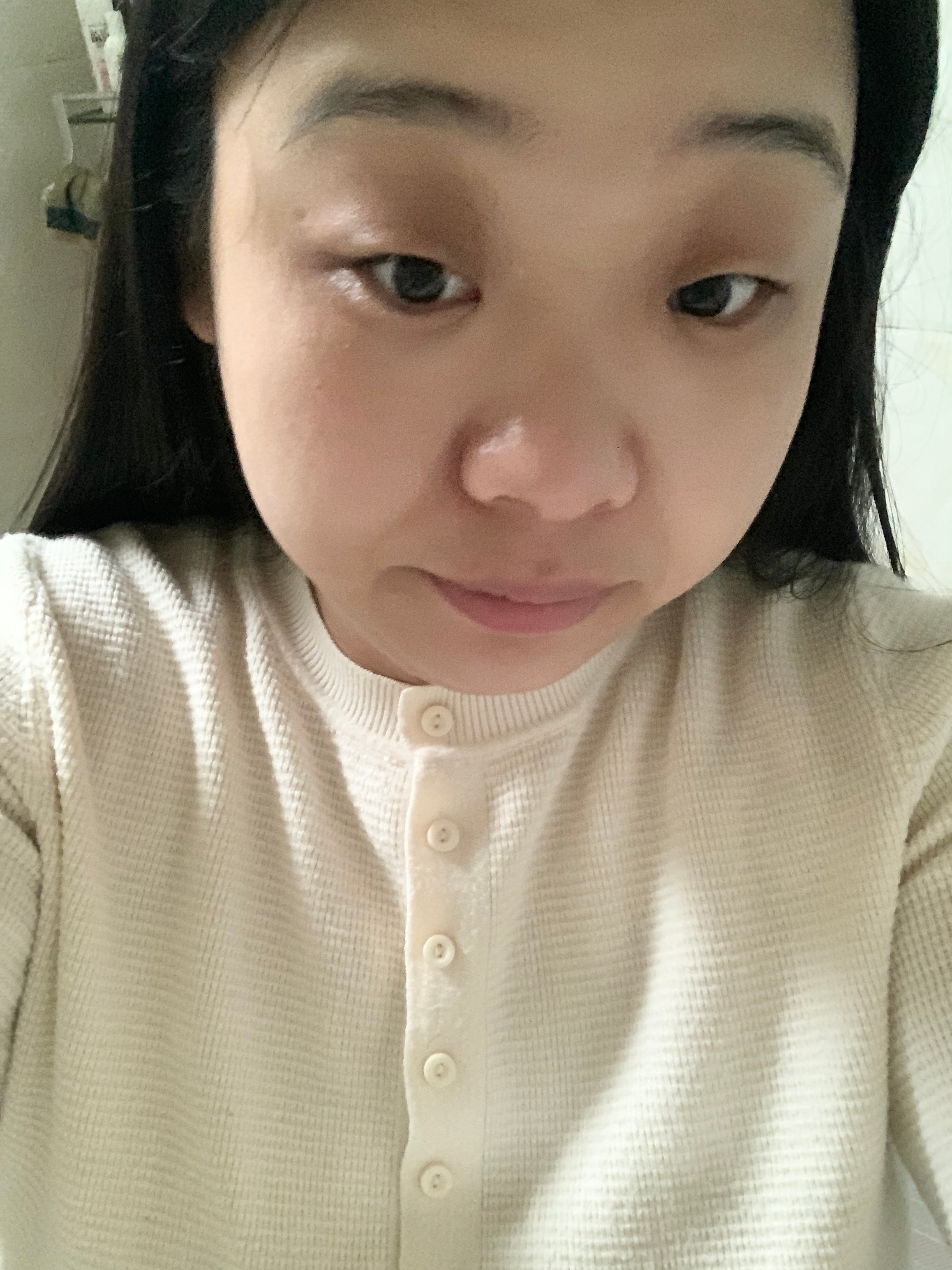 ……我真无语了，昨天晚上哭到眼睛肿，跟被蜜蜂蜇了一样。但哭有毛用啊😦人去世了，