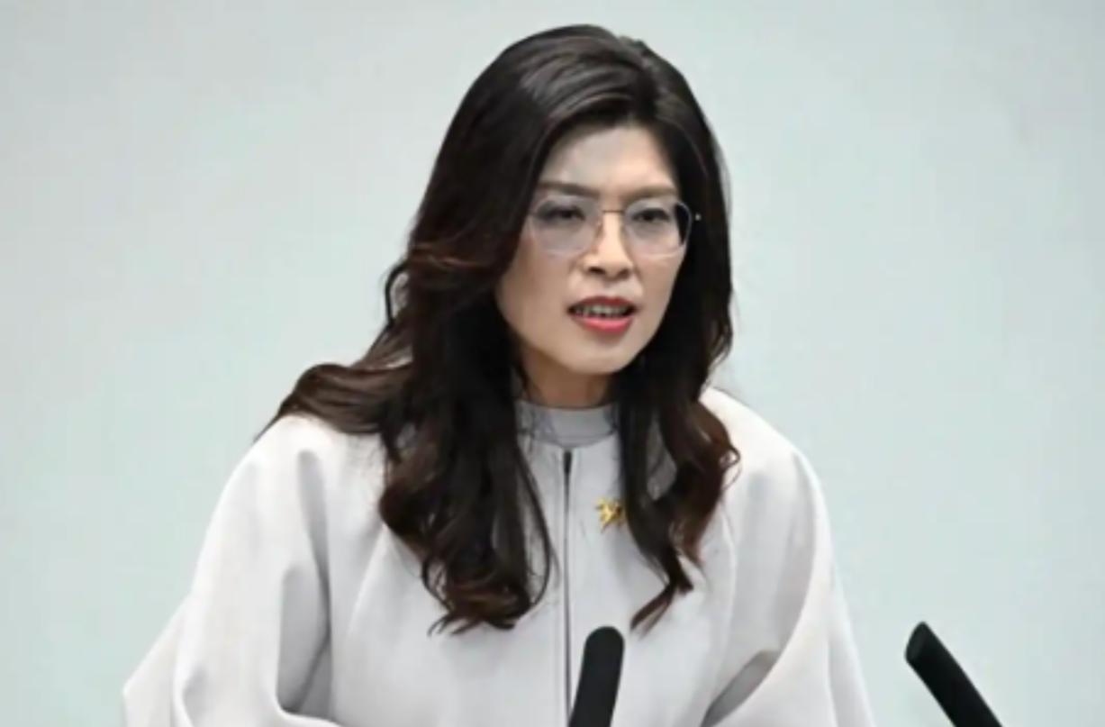 中国“国民党主席”郑丽文正式宣布，

7月17日，针对台北市长蒋万安号召民众上街