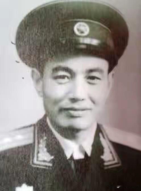 1944年平遥看守所惊魂：日军开门押战俘上火车，翻译官低声一句：过站跳车，南边有