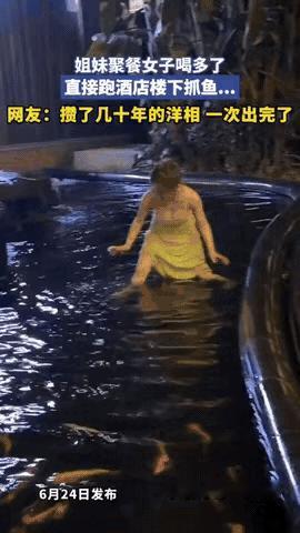 闺蜜聚餐叙叙旧是好事，千万不要喝多，出了洋相可就不好了。
这位女士就是聚餐高兴多