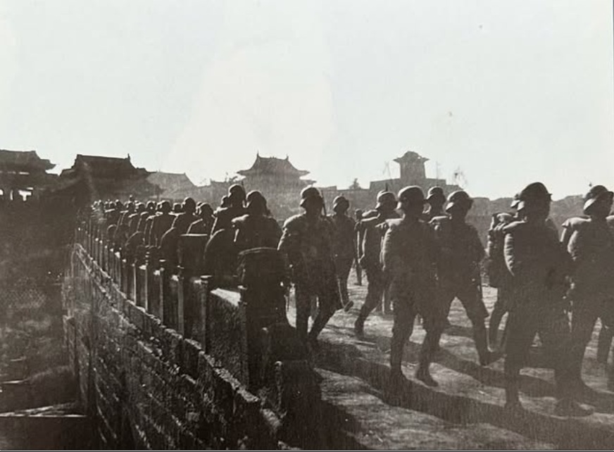 飞扬军事 1937年10月，中国军队从太原城出发，前往忻口会战前线。 