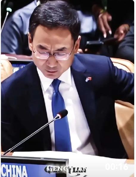 耿直又爽快，
顾全大局，从来都不是毫无底线的退让，《历史的教训》警醒世人，以史为