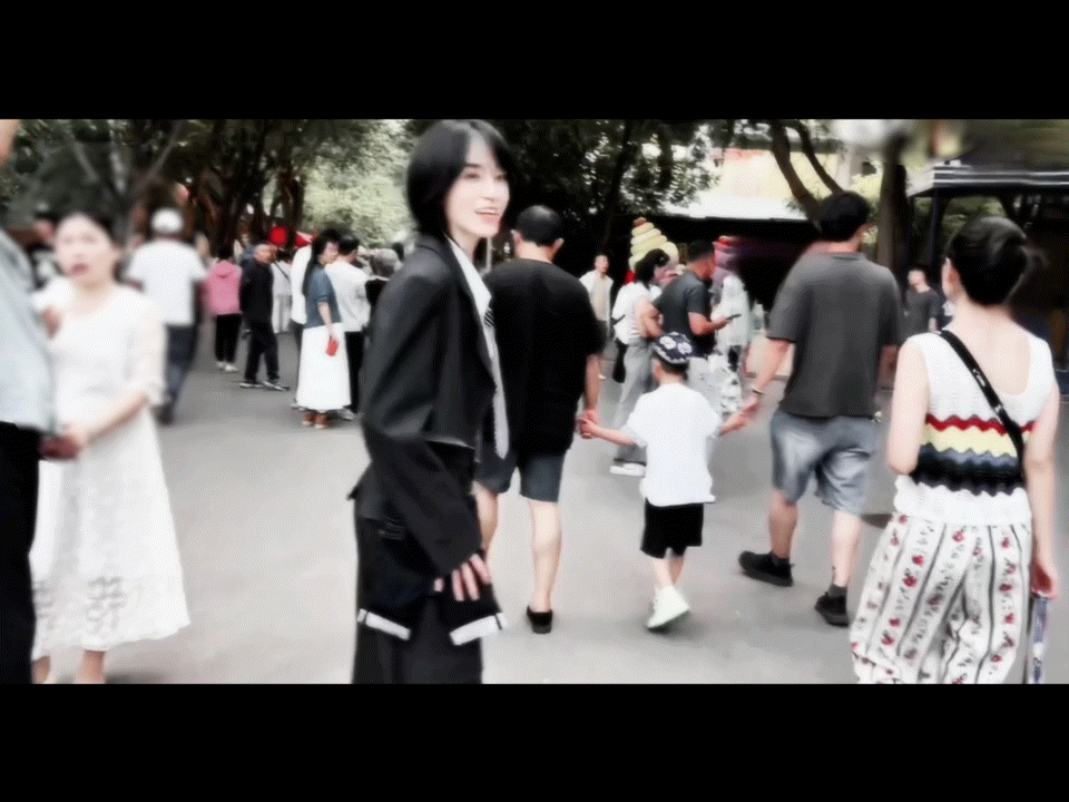 蒋芸被新疆亮到了 新疆白天长到犯规，蒋芸的惊喜藏不住！下次vlog求双倍时长，想