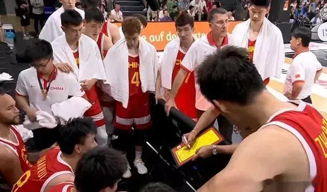 世界杯对我们寄予厚望的三名球员是

（焎身赛战塞尔维亚得分前三球员）

1，胡明