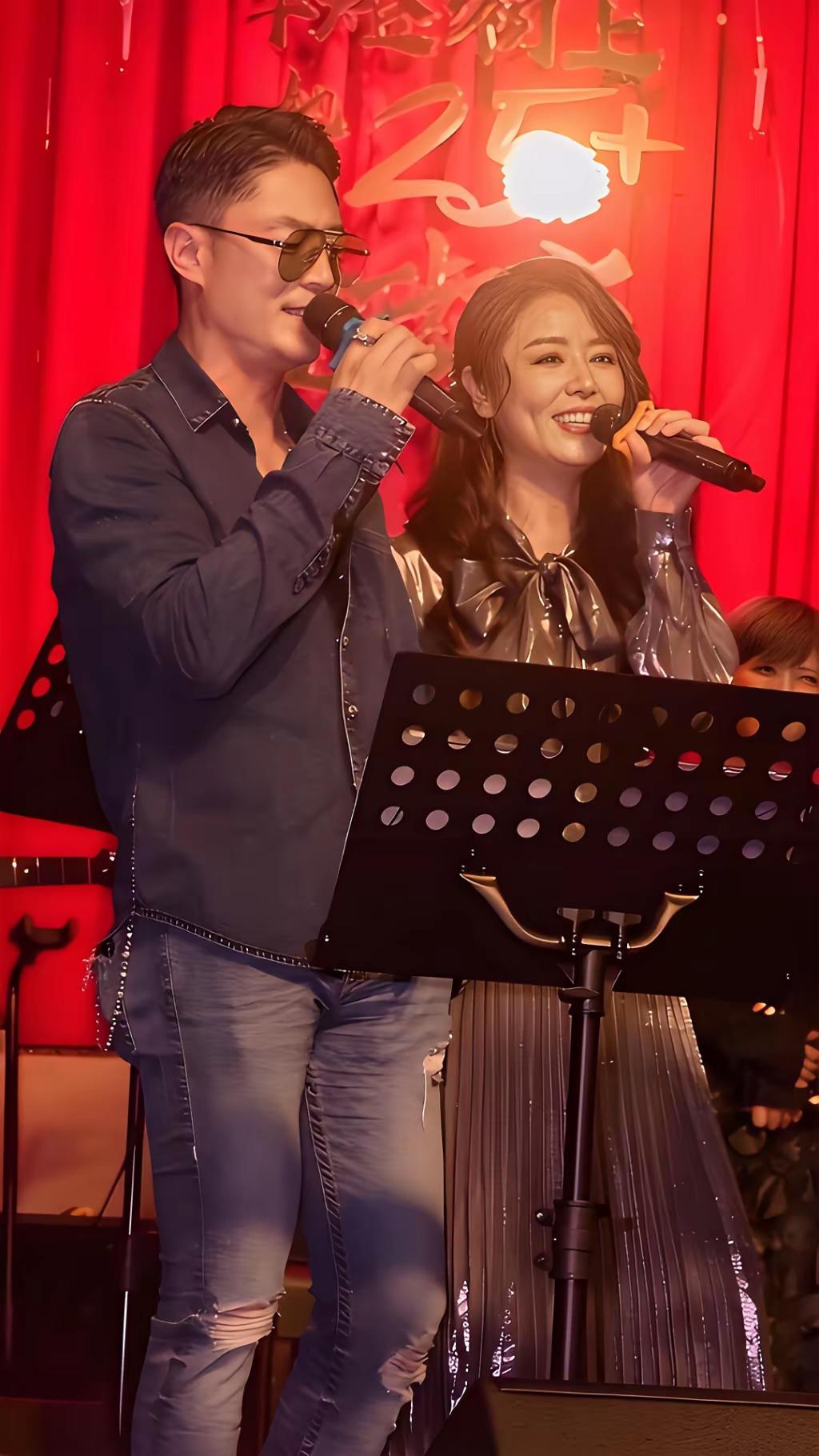 50岁林心如，

给所有女人提个醒：

可以嫁穷的，也可以嫁富的，但一定不要嫁不