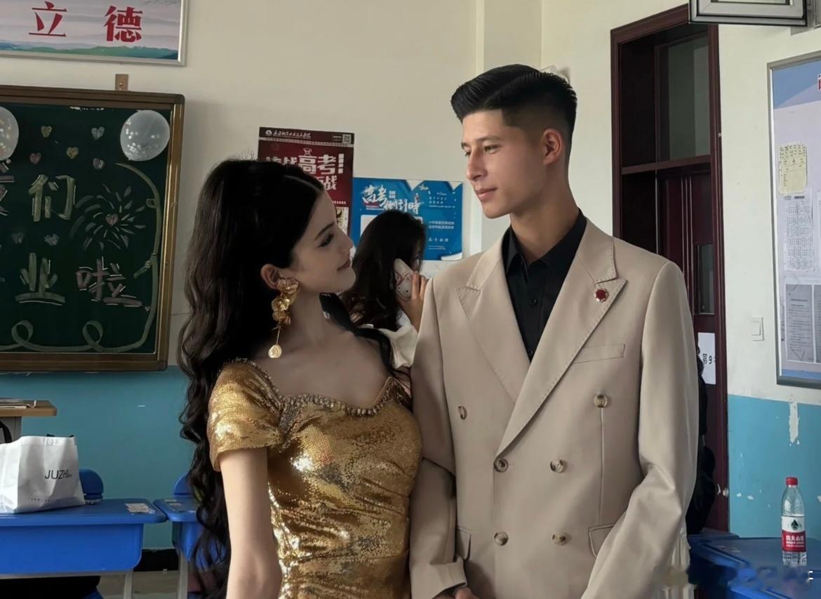 毕业典礼那天拍的合照 ​​​