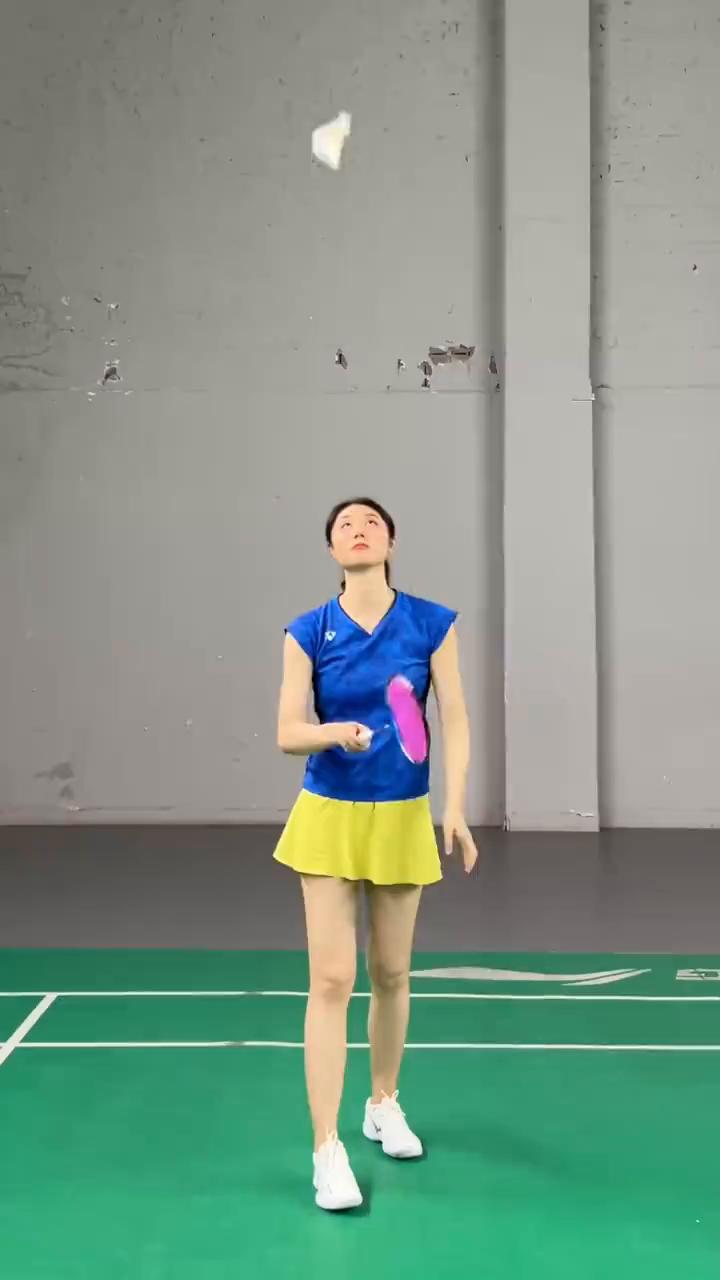 如果你能挥一拍再颠球，就能学会假挥真棒。如果你能绕圈停球，就能学会假放真拐。如果