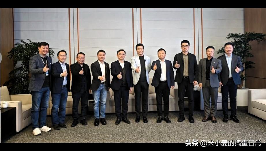 雷军这波格局拉满！把车圈大佬请到现场
 
小米这次发布会真的太绝了！别家开发布会