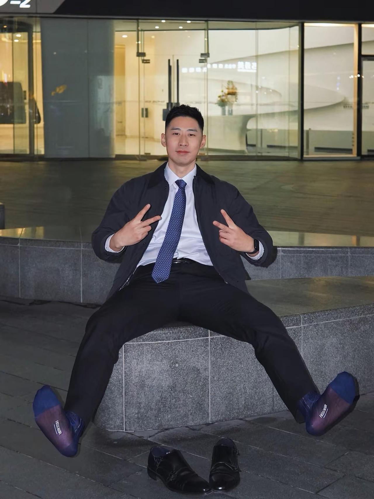 时而正经，时而胡闹。轻熟穿搭 正装皮鞋