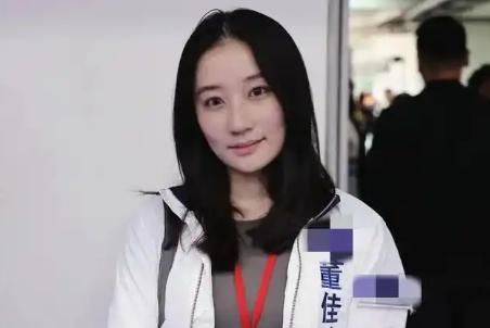 郑丽文率国民党 14 人代表团访陆，团队里最受关注的莫过于 30 岁的国际事务部