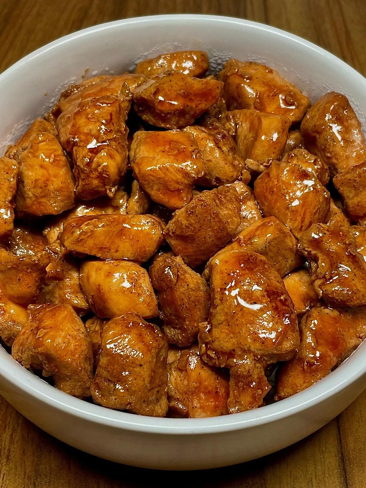 蜜汁鸡胸肉！好吃到跳脚
鲜嫩多汁，酱汁浓郁，配米饭嘎嘎香啊！
做法简单，一定要去
