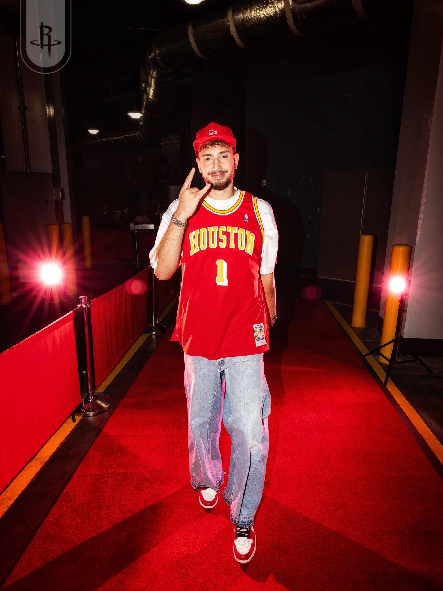 申京穿阿里扎球衣（误 入场[doge] ​​​