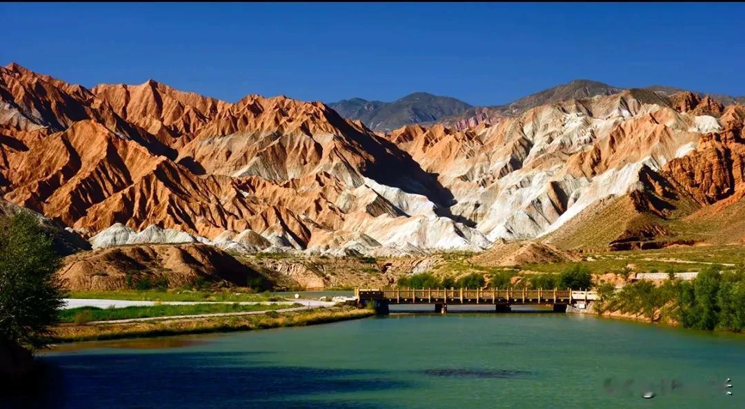 亲爱的朋友们，让我带您走进那片神奇而迷人的土地——青海贵德县，一同领略它在高原之