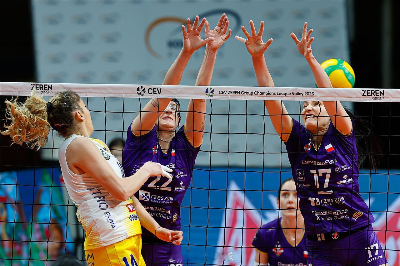 【杜多娃24分 女排欧冠普罗夫迪夫0比3热舒夫】北京时间28日凌晨，2026女排