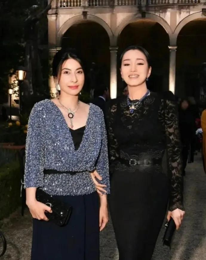 郭晶晶冠军的气场太强大了，跟任何明星合照都不输！