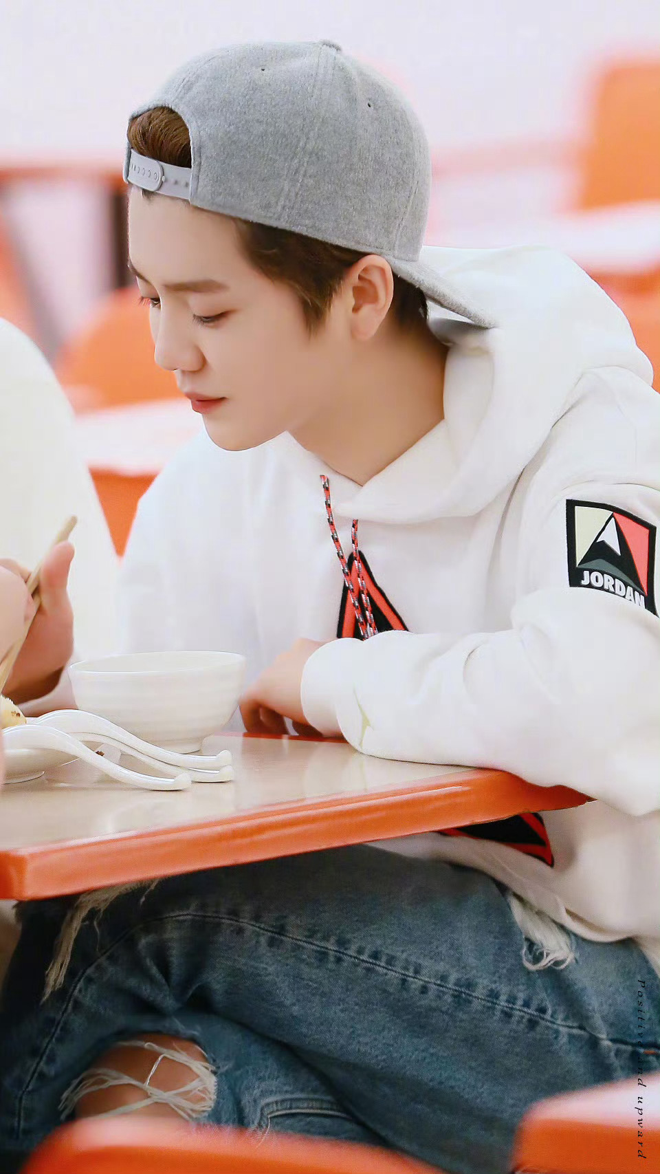 以后网友再把谁谁谁认成鹿晗我上去就是一吧✋鹿晗这种级别的帅哥全世界无人像他分毫 