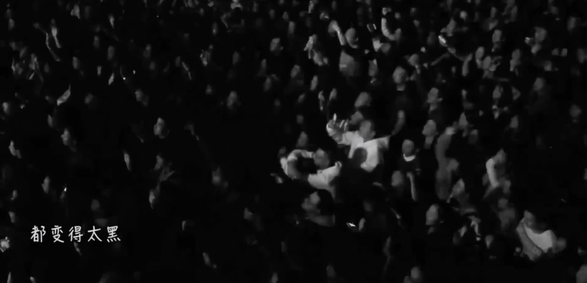 哈哈哈哈哈哈哈崽在观众席怎么头顶上也有打光啊 ​​​