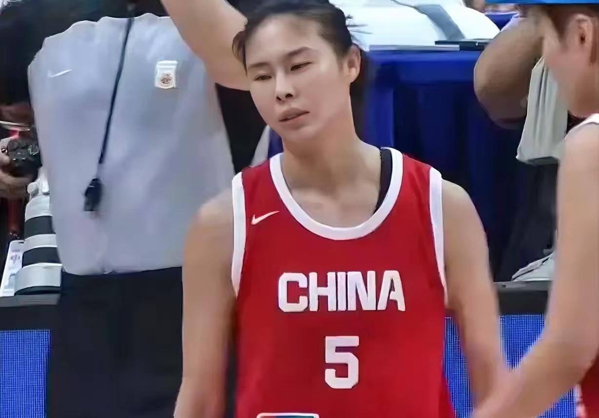 中国女篮在第二场热身赛中，以69：65战胜了尼日利亚。虽然取胜了，但暴露出的问题