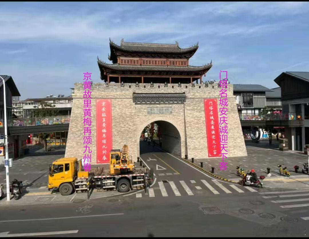 果子熟了——献给新年（400字）◎老屋张忠旧的一年过去，新的一年来临。在安庆的土