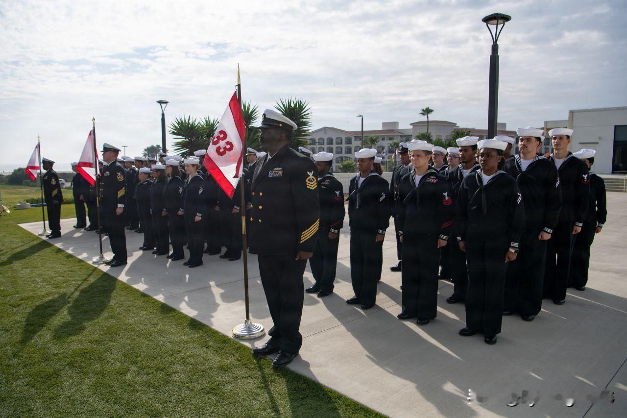 🇺🇸与此同时，美国海军正在扩充其无人作战力量。

1月22日，第31、32和