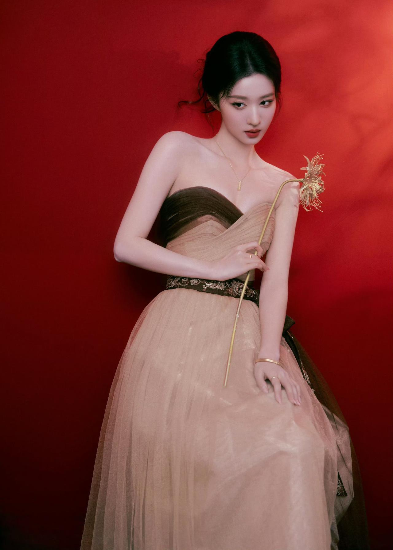 温柔的光影，静谧的侧颜，优雅的女性之美。王楚然！！