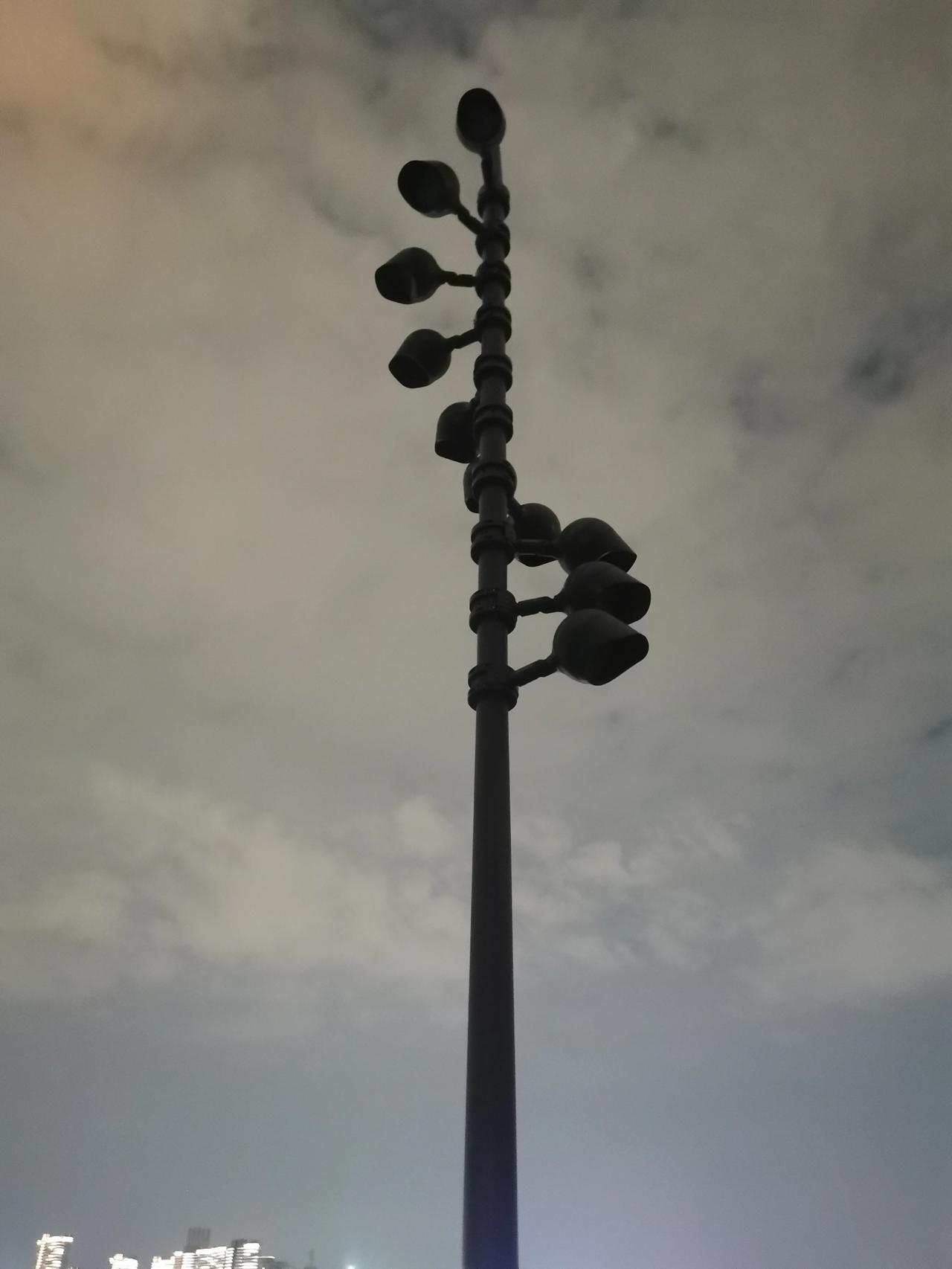 我家住在武汉汉阳区长江边上，长江边上有一个美丽的江滩公园，在那附近居住的市民，经