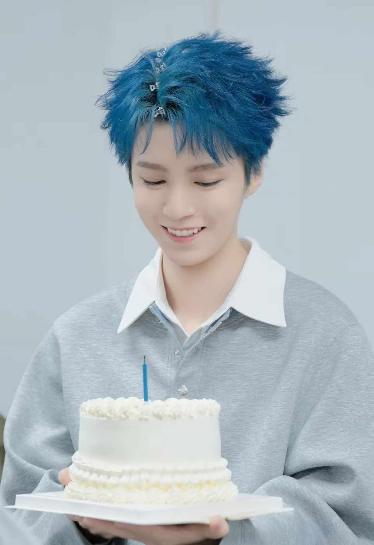 俊凯生日快乐！要天天开心！！
小凯宝宝生日快乐王俊凯