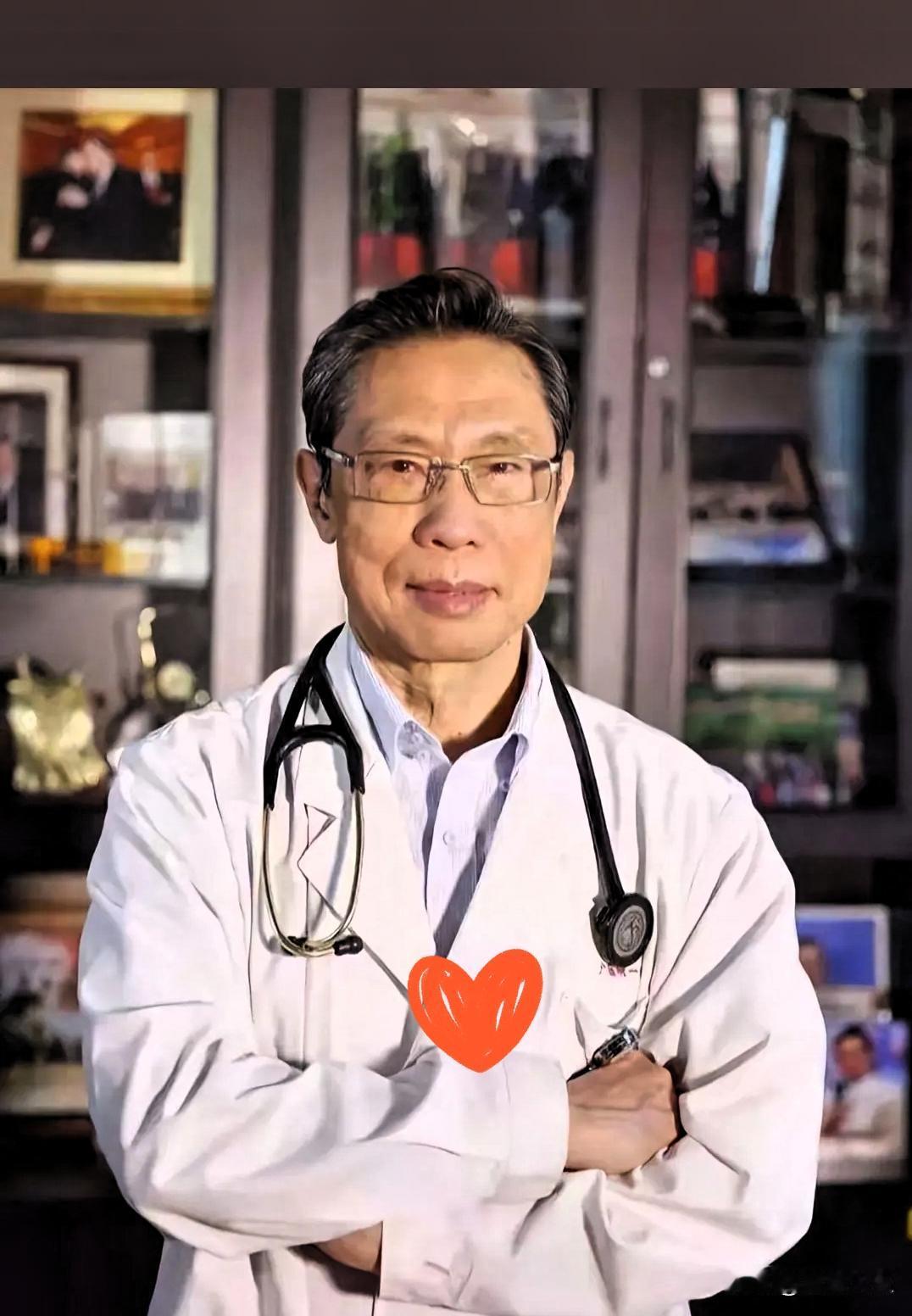 天呐！甲流致死率居然在攀升！
 
钟南山院士赶忙提醒咱，别老盯着大蒜啦，真正能提