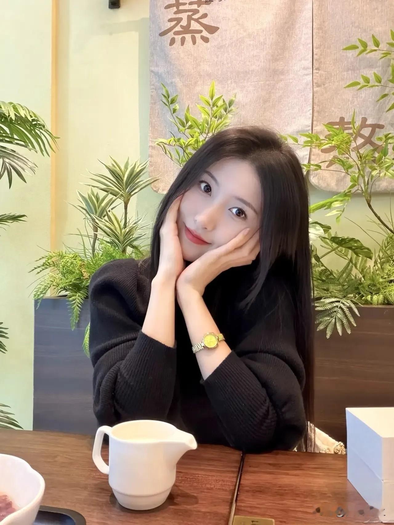 一本书  一壶茶
让人放松的下午时光