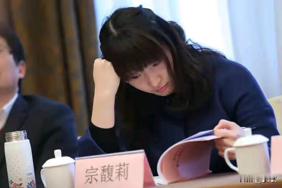 “娃小智”.宗泽后的“愚蠢”之举

最近，宗泽后推出了一个新品牌“娃小智”，对标