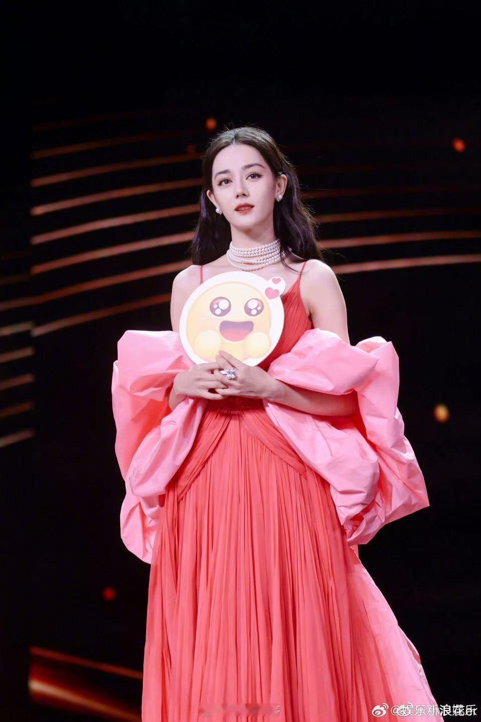 盼星星盼月亮，终于盼到微博之夜啦！ 