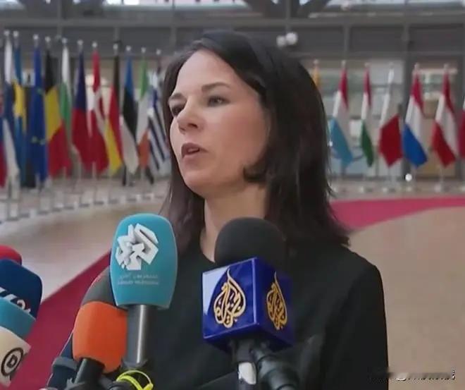 德国外长贝尔伯克昨天表示：德国已准备好与普京沟通，但不会祝贺他胜选，德国政府不承