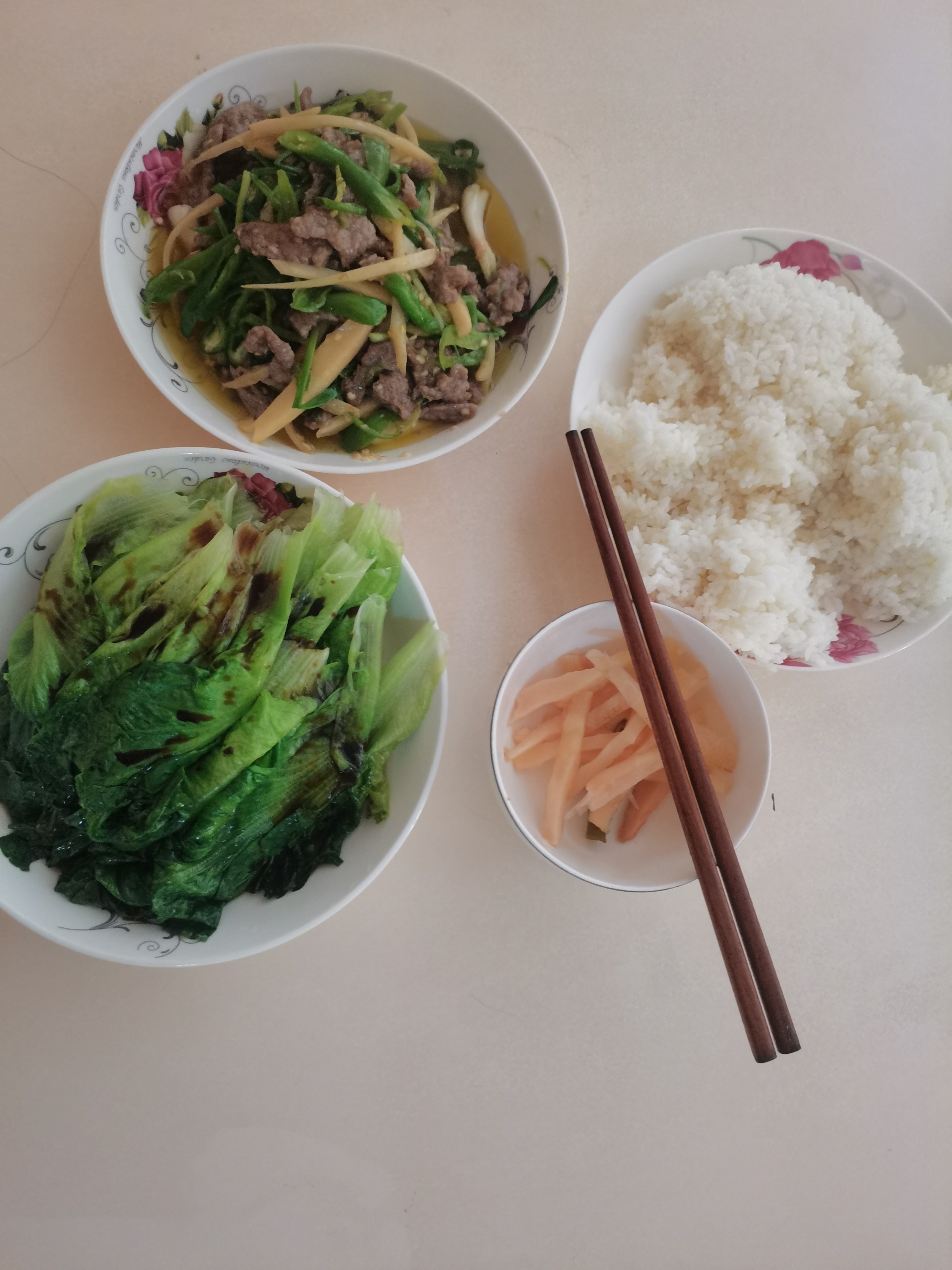 又是和女儿简简单单的午餐，我突然很喜欢现在这种生活，谁懂我的点生活手记