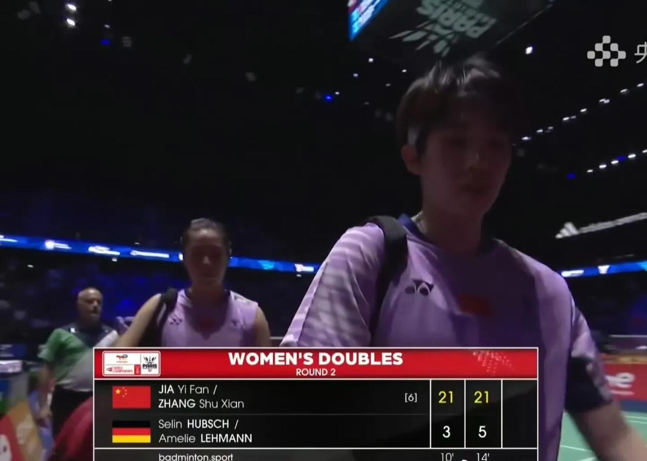 杀气冲天！
上来就送对手11-0[捂脸]，
第一局前半段贾一凡/张殊贤🇨🇳 