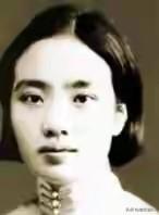 1946年，延安，一间土窑洞。
没有红烛，没有嫁衣，桌上连一盘像样的菜都凑不齐。