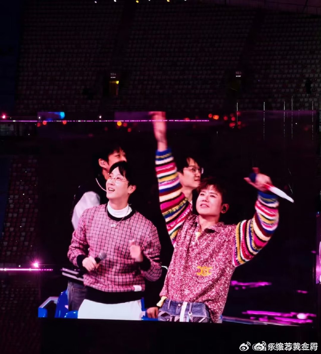 喜人在张杰鸟巢演唱会团建大型圆梦现场！喜人奇妙夜组团来看张杰演唱会，还坐上专属专