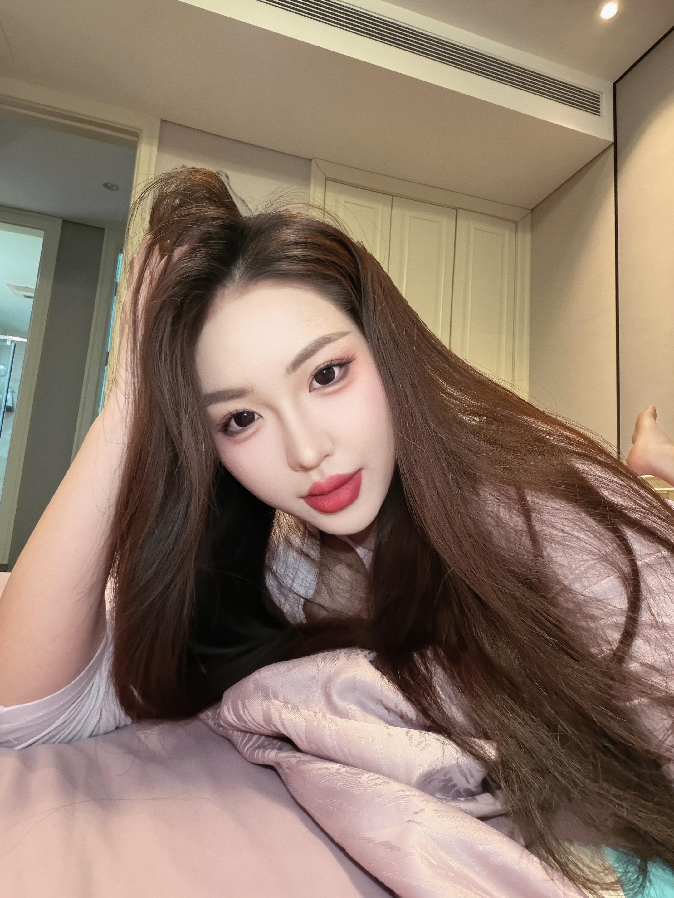 不知道 反正我的身材很曼妙。