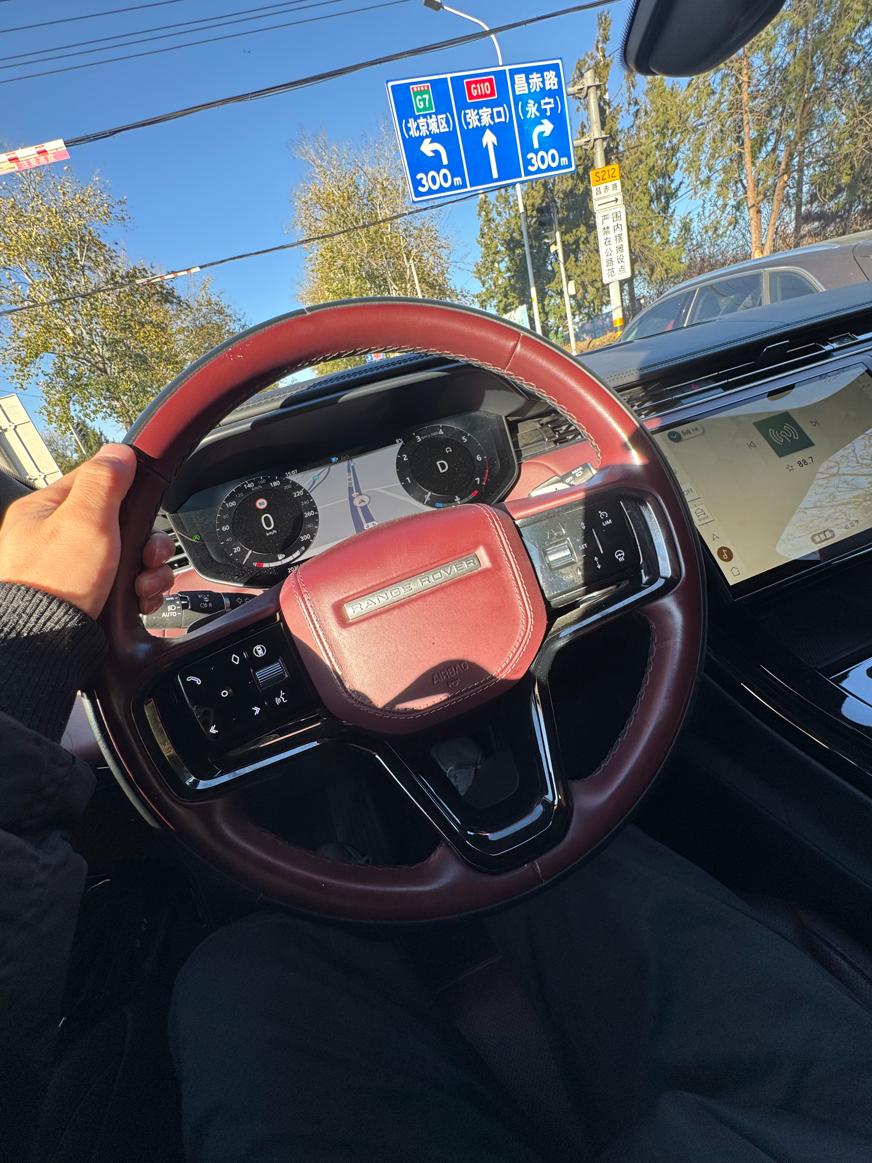 坐进揽胜整个人都变得自信了配上周日的FM88.7 DJ小曲 好上头  