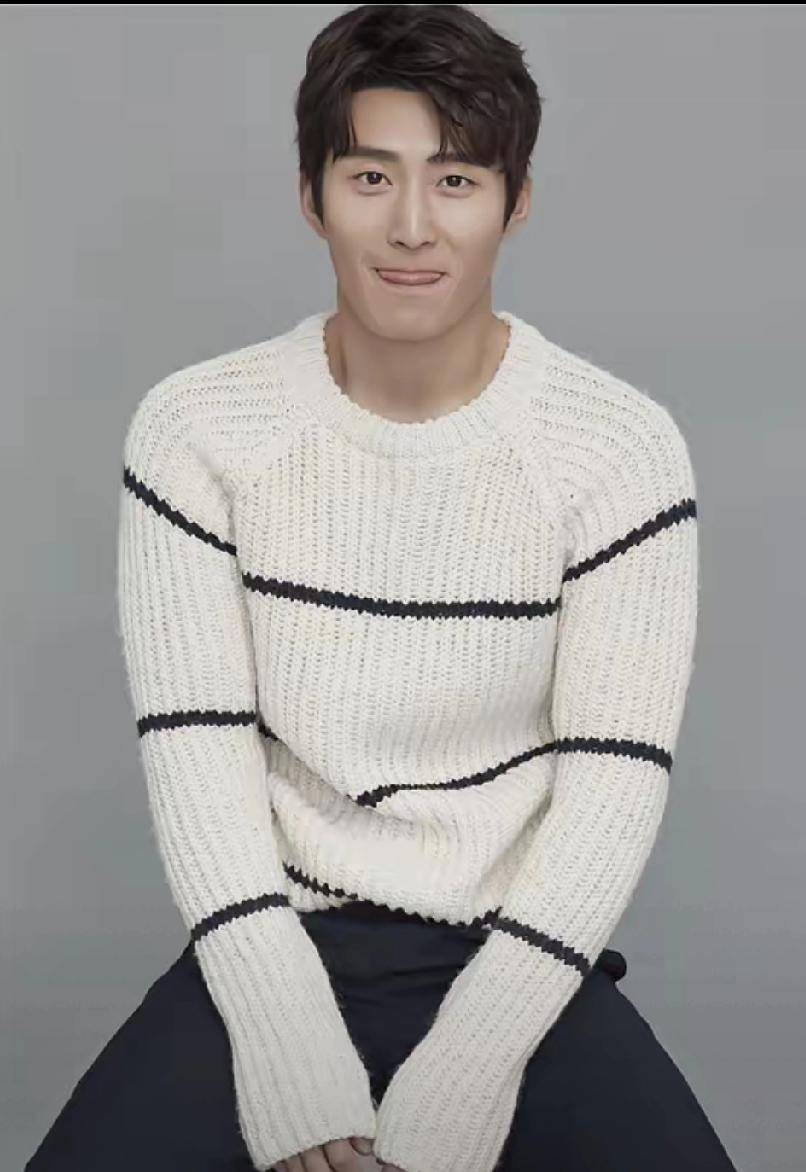 窦骁重返演员身份！
餐饮创业受挫后重拾演艺事业，
如何平衡婚姻与职业？

最近，