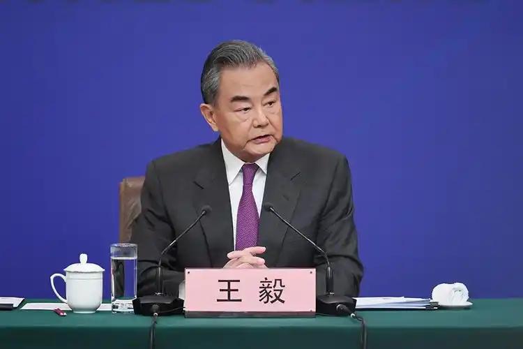 中方准备迎战，美逼中国缴罚金，开口价就是1750亿，王毅反将一军！
 
其实，美